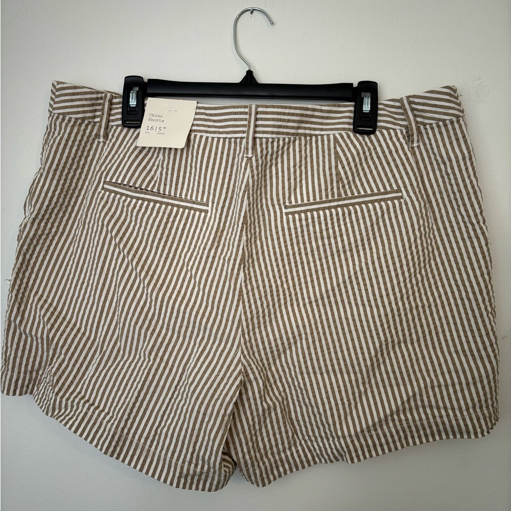 NWT Women’s Chino Shorts - Picture 2 of 3